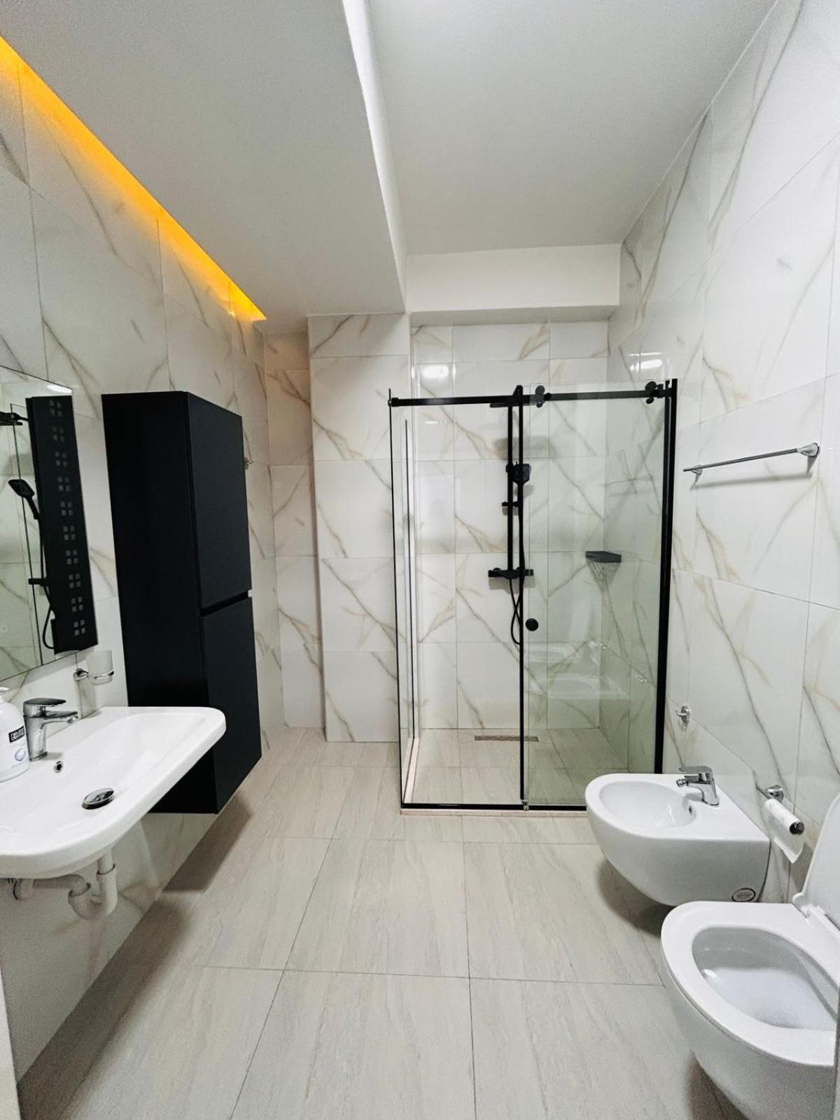 Picasso Apartment Tirana Eksteriør billede