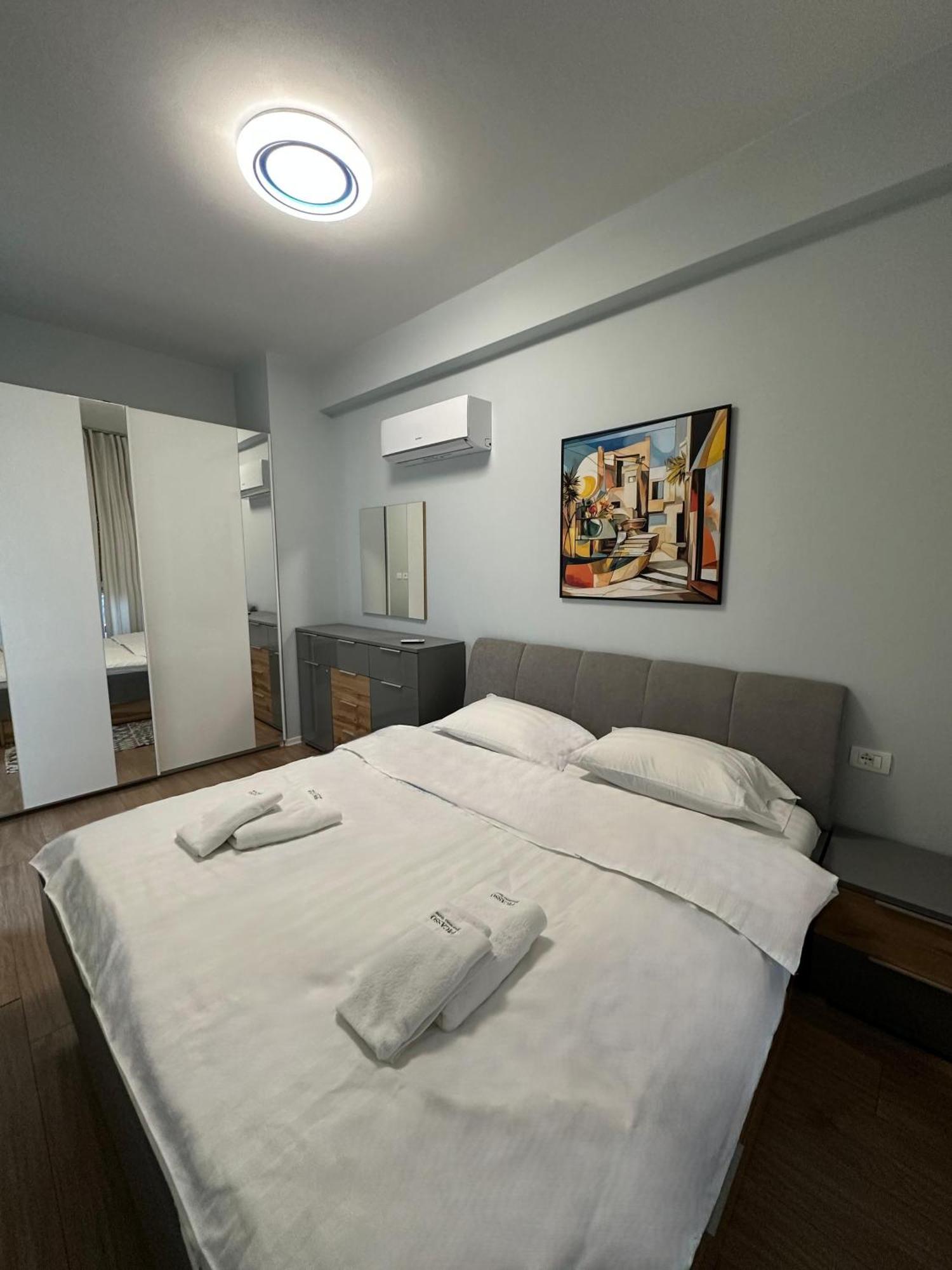 Picasso Apartment Tirana Eksteriør billede