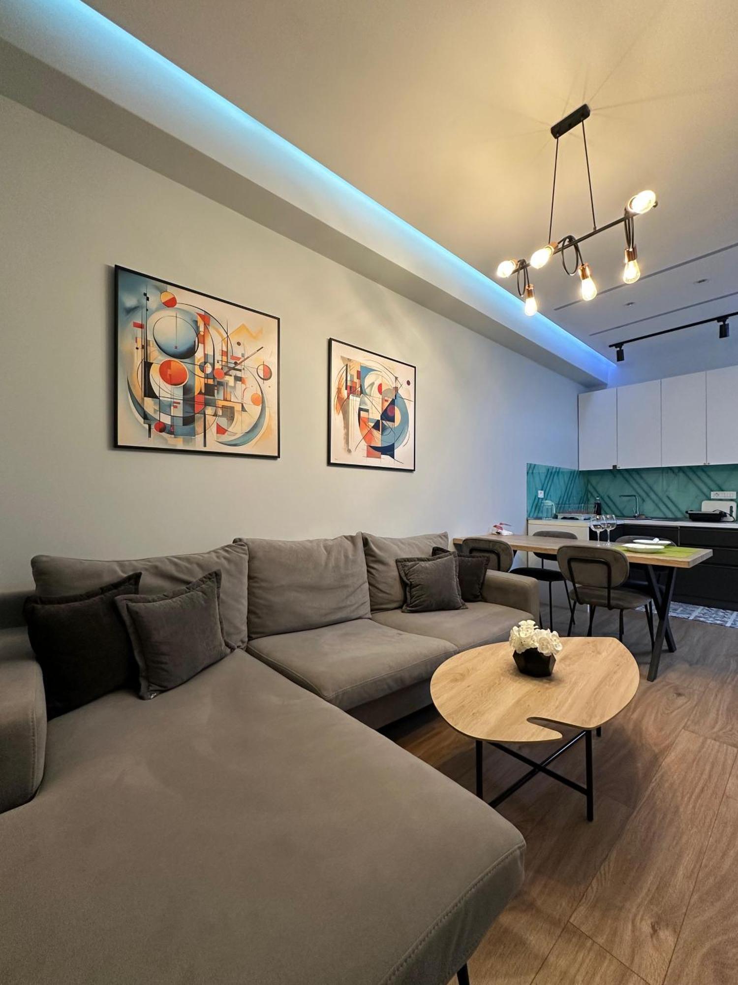 Picasso Apartment Tirana Eksteriør billede